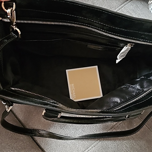 MICHAEL KORS black leather purse - Picture 3 of 3